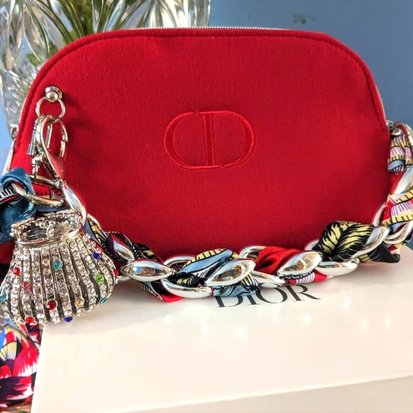 Dior - Picture 1 of 11